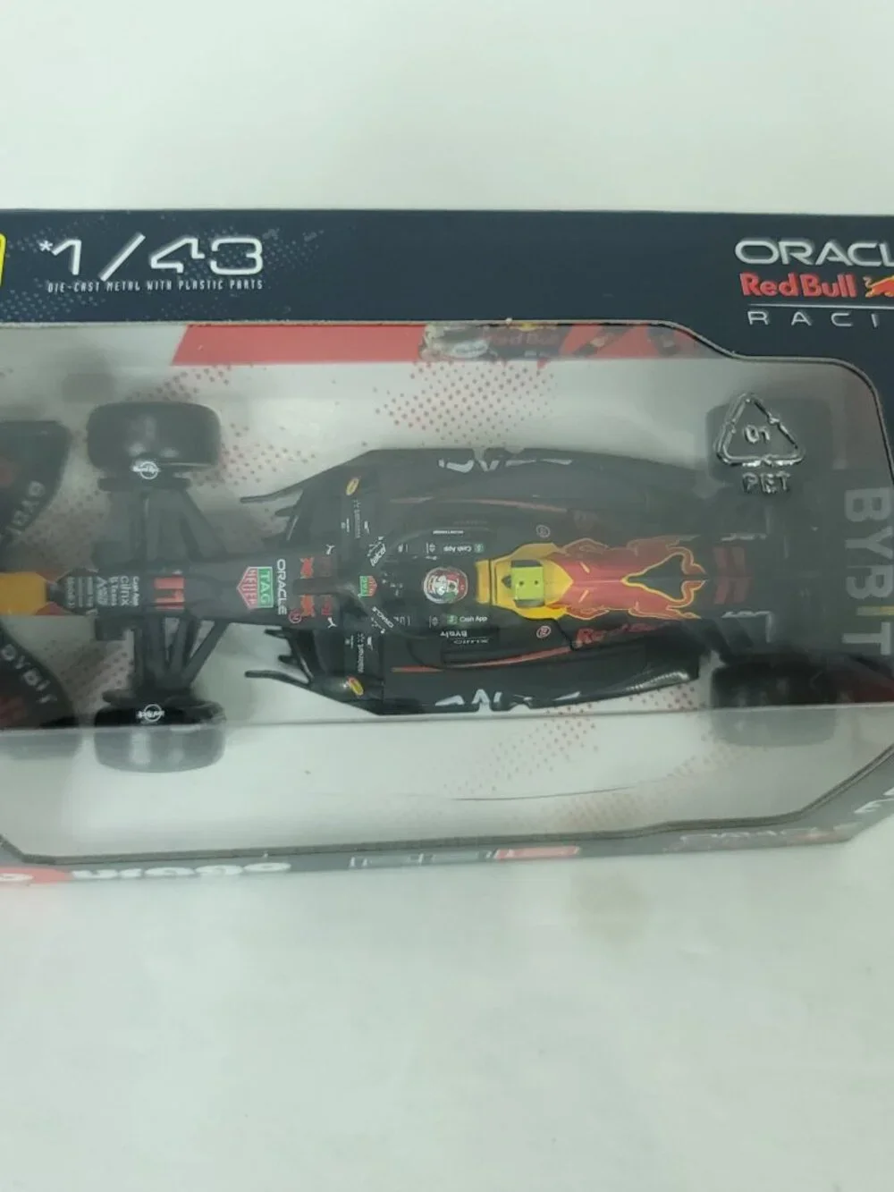 Bburago F1 Racing Oracle Red Bull Racing RB18 Sergio Perez #11 Bubble Damage1:43